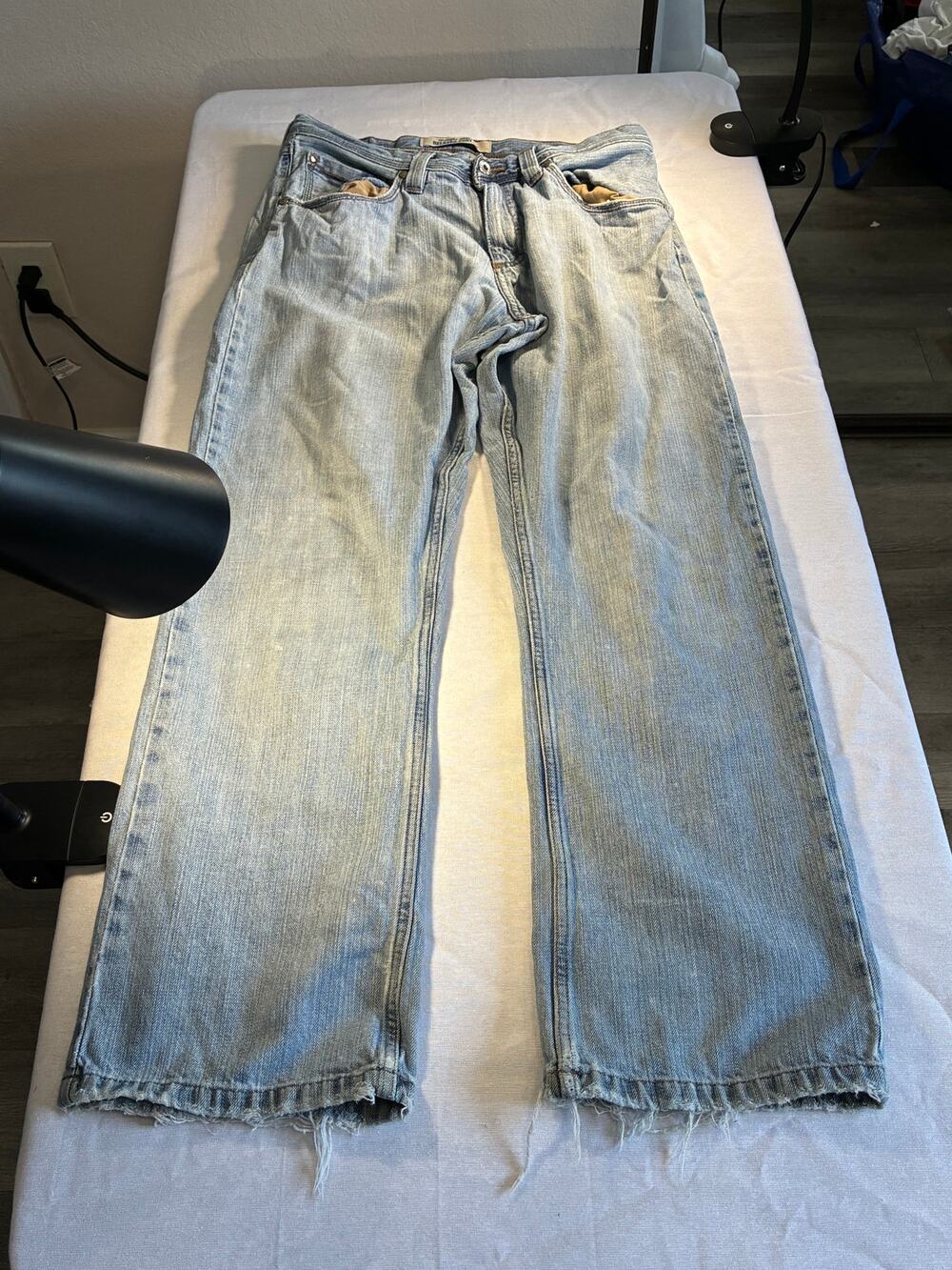 Vintage Wrangler Relaxed Bootcut Light Wash Jeans 32x30 Distressed Raw Y2K Denim
